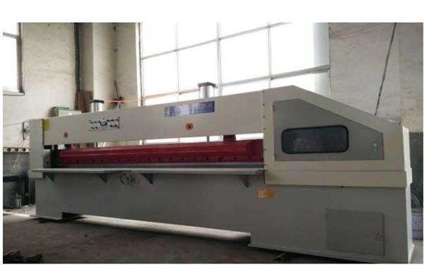 木皮裁切机.jpg 木皮裁切机.jpg