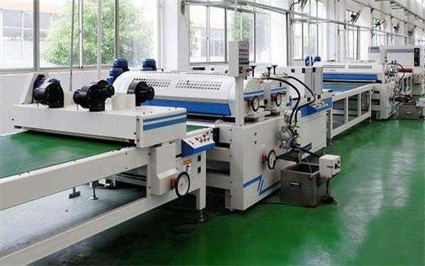 UV涂装线.jpg UV涂装线.jpg