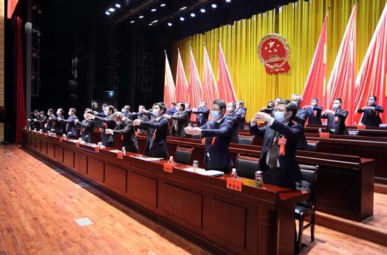 实木木饰面会议台.jpg 实木木饰面会议台.jpg