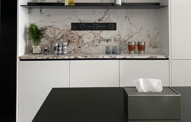 餐边桌摆放效果.jpg 餐边桌摆放效果.jpg