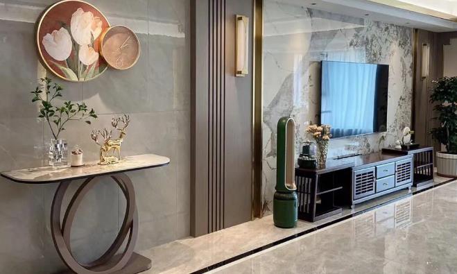 木饰面打造新家电视背景墙.jpg 木饰面打造新家电视背景墙.jpg