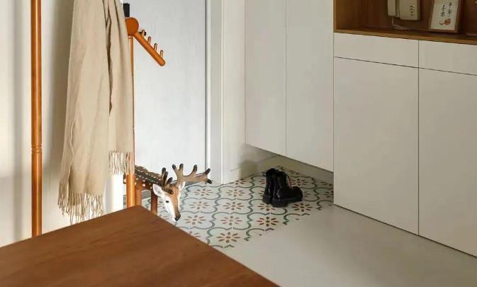 玄关底部不留空.jpg 玄关底部不留空.jpg